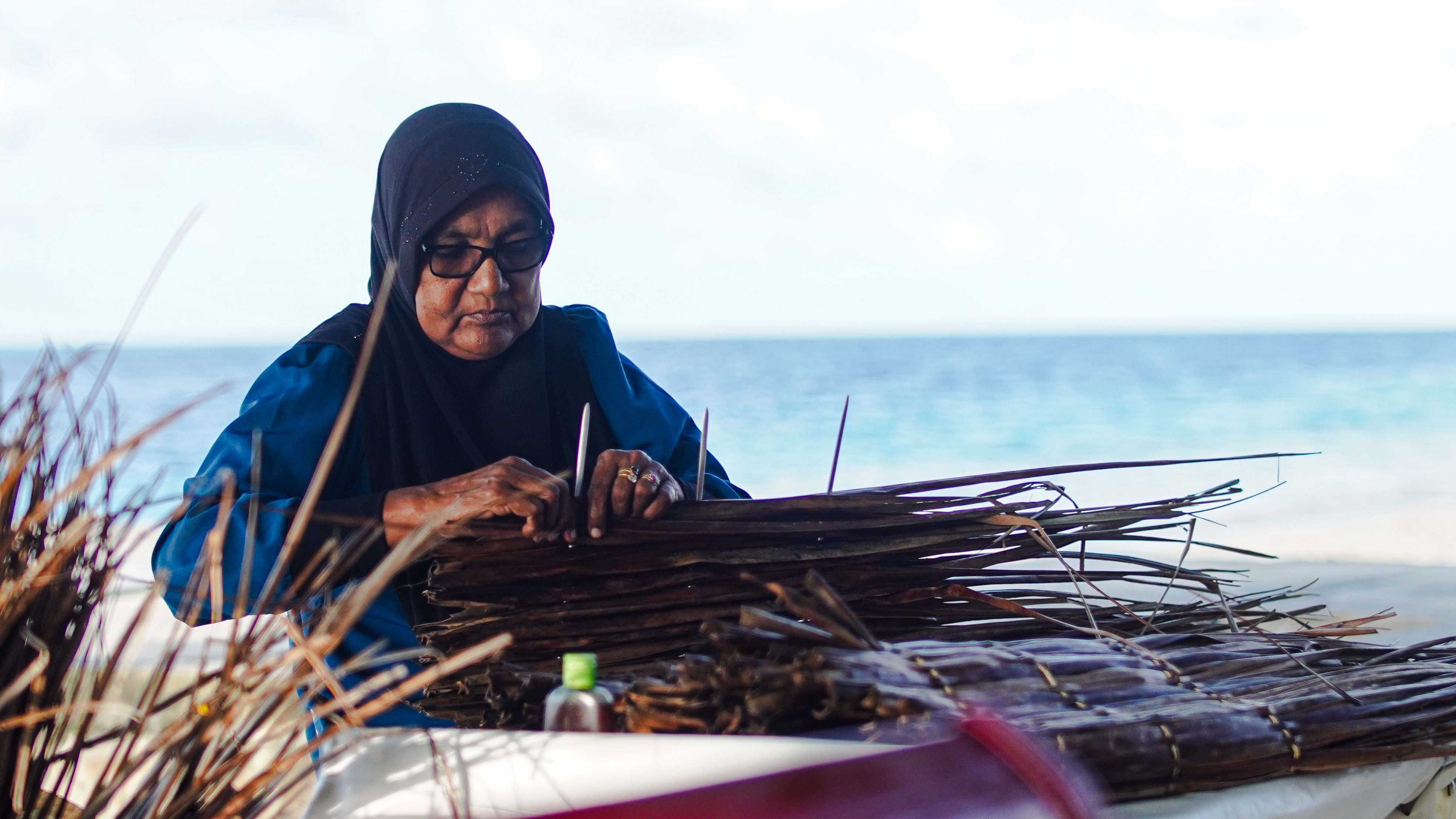 A woman from F. Feeali doing thatch work