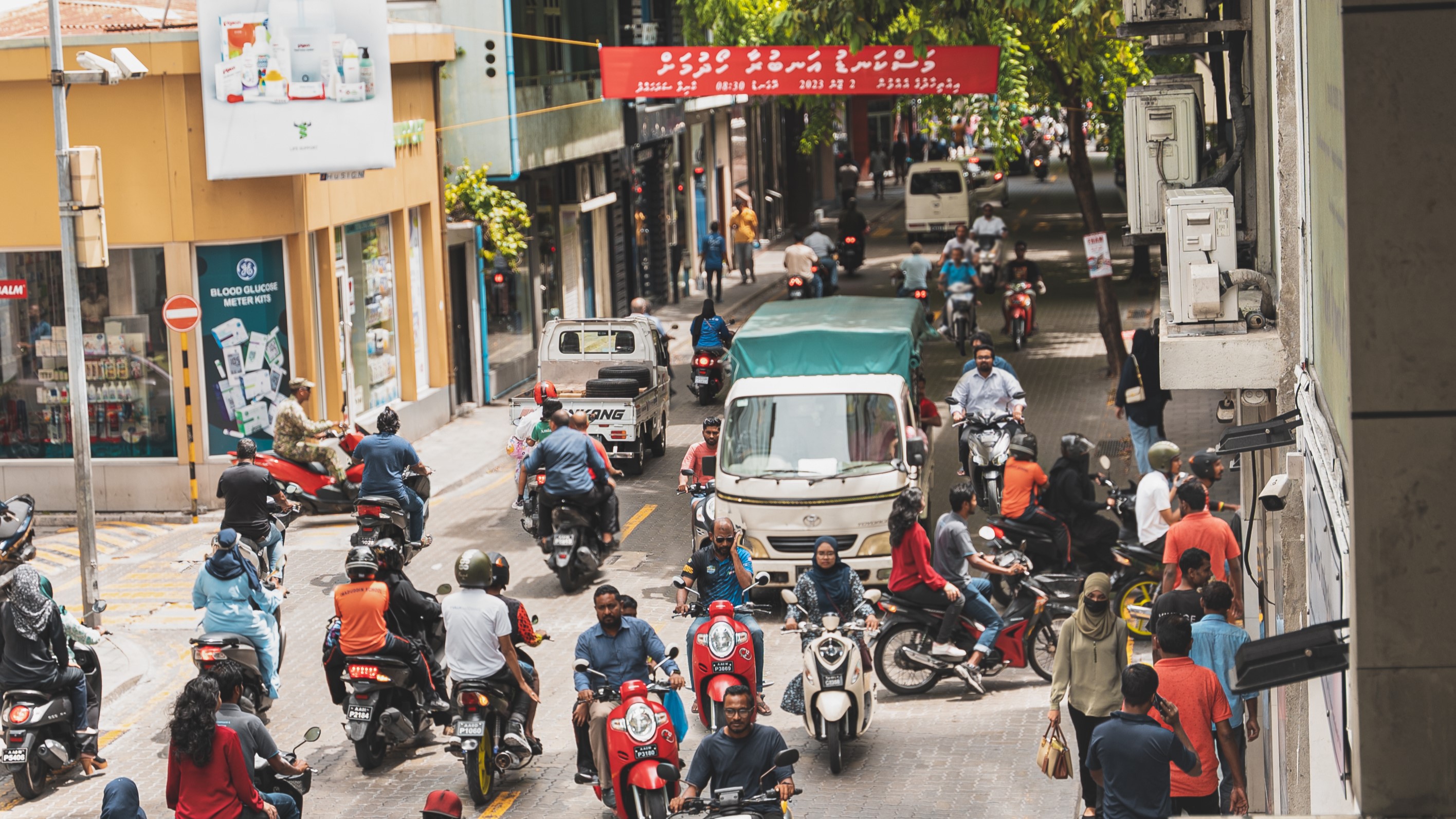 Busy streets of Majeedhee Magu, Male'