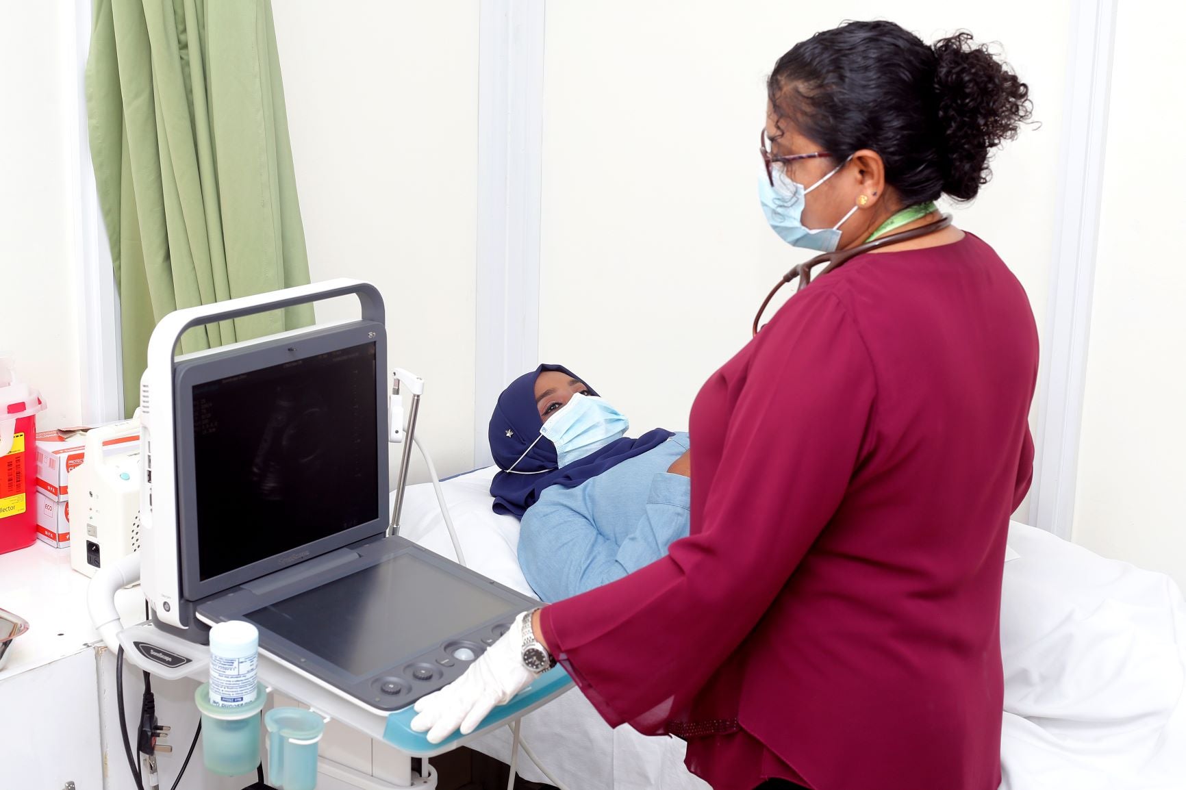 A young woman at an ultrasound screening. Ⓒ Fathmath Ashwa Faheem for UNFPA | Photo for representational purposes only and does not relate to this story or the cervical cancer survivor featured in this story