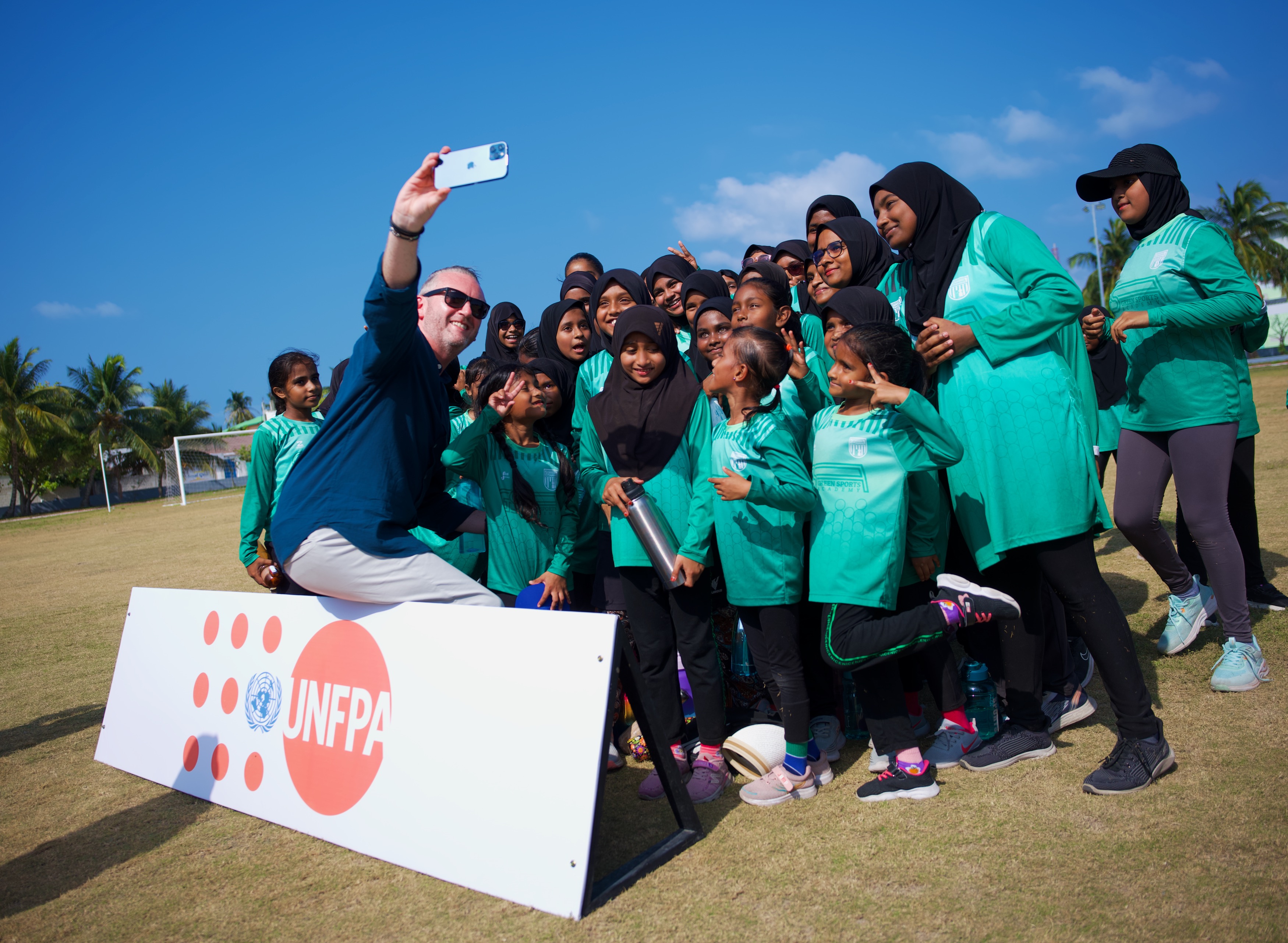 Regional Director for UNFPA Asia and the Pacific, Mr. Pio Smith, engages with young female athletes in Kulhudhuffshi during his recent visit to the Maldives (Photo: UNFPA Maldives)